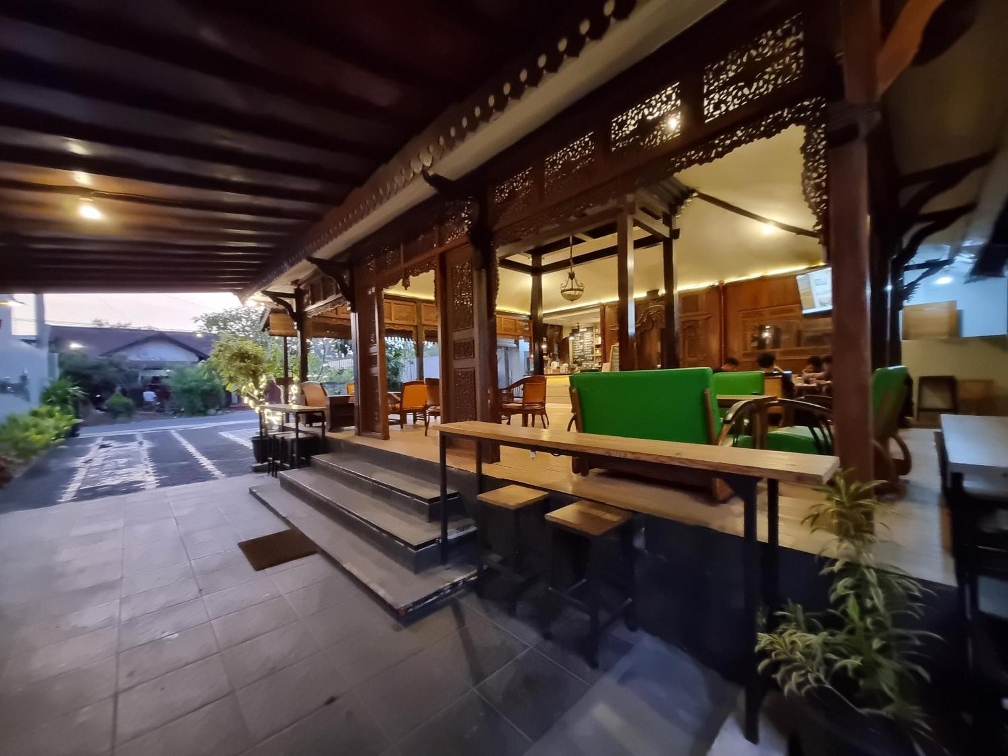 Omah Nayan Hotel Maguwo Ngoại thất bức ảnh