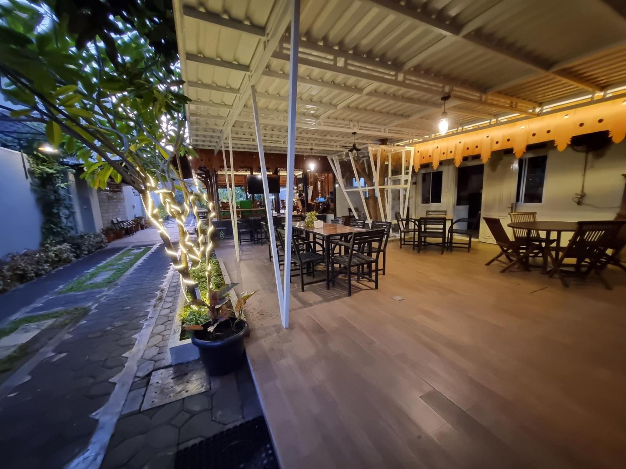 Omah Nayan Hotel Maguwo Ngoại thất bức ảnh